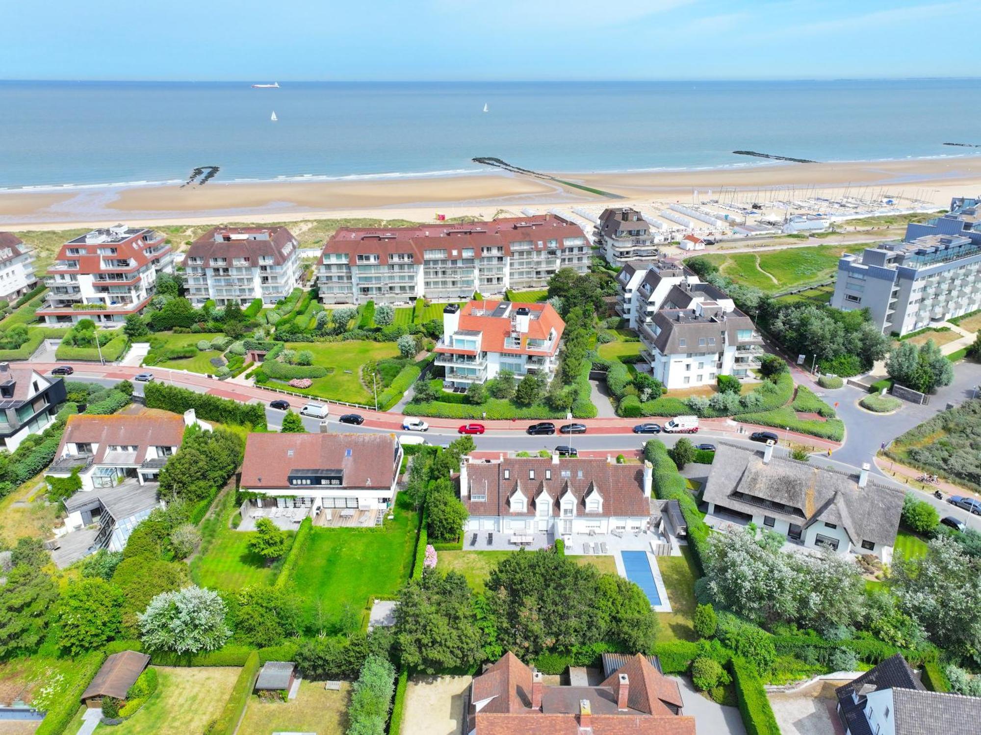 Charming Villa Near The Dunes Of Knokke Le Zoute Экстерьер фото